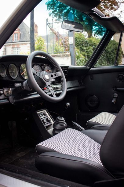 1986 PORSCHE 911 Carrera 3,2 Cabriolet "Backdated" Numéro de série WP0ZZZ91ZGS170205


Réalisation...