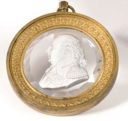 null Le roi Louis XVIII en buste. Médaillon en cristalo-cérame signé en creux au...