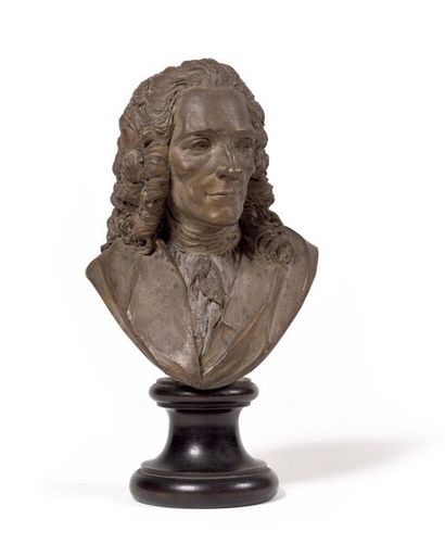 null Jean Jacques CAFFIERI (1725-1792). « Voltaire ». Buste en terre cuite sur piédouche...