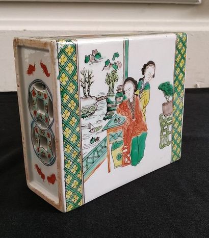 null CHINA Porcelain headrest in the taste of the green family. 20th century 15 x...