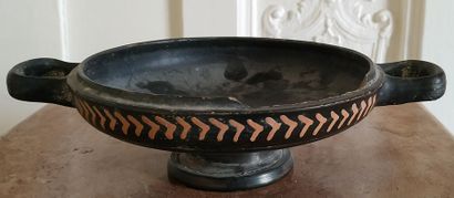 null CUT. Black glazed terracotta (missing on the edge) Decoration on the outer edge...