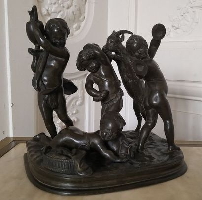 null D'après CLODION (1738-1814) Quatre Putti à la chèvre Groupe en bronze patiné,...