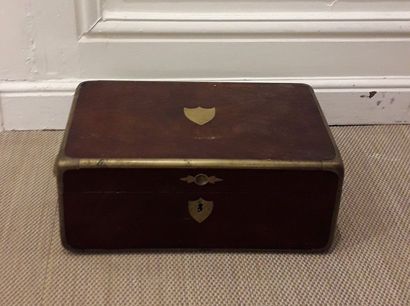null Mahogany box set with brass threads. 19th century 17 x 41 x 41 x 26 cm acci...