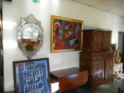 null Photo d'ensemble : Commode, bureau, fauteuil, lustre, miroir, cuivre, argenterie,...