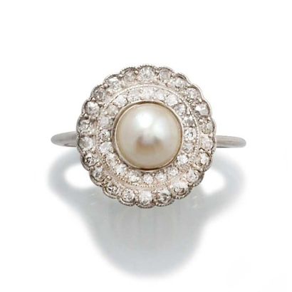 Art Deco platinum RING, probably a fine pearl...
