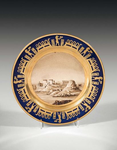  Sèvres Assiette en porcelaine du service Egyptien commandé par Joséphine de Beauharnais...