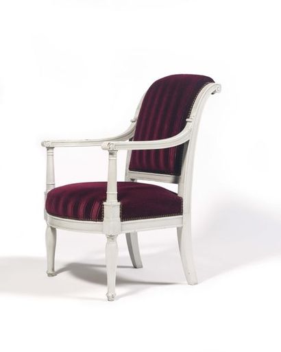 null Armchair with overturned backrest in white molded relaqué wood carved with palmettes,...