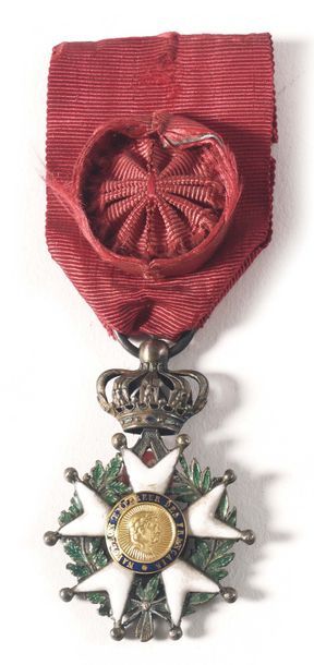null FRANCE Ensemble de trois décorations : -Etoile de chevalier de la Légion d’honneur...