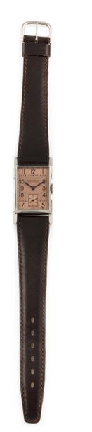 null JAEGER-LECOULTRE "Uniplan" vers 1940 Montre bracelet en acier. Boîtier rectangulaire...