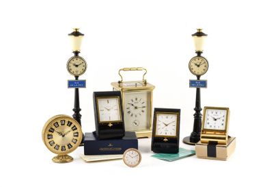null JAEGER, clock around 1960. Ringing desk clock. Round case in gilded metal, case...