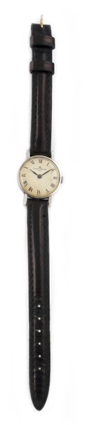 null BAUME & MERCIER, vers 1965 Montre de dame en or gris 18k, boitier rond, lunette...