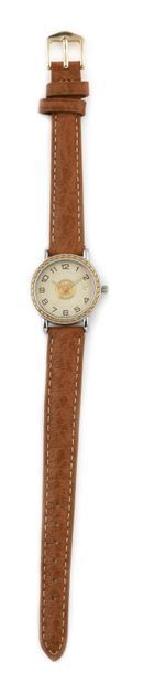 null HERMES Paris "Sellier" vers 2005 Montre bracelet de dame en acier. Lunette dorée...