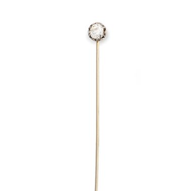null TIE PIN 

in 750-thousandths white gold with an old-cut diamond of about 0.60...