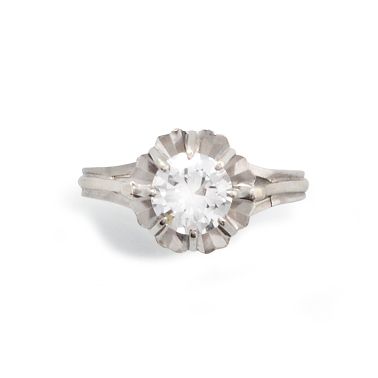 null RING 

in 750 thousandths white gold with a modern brilliant-cut diamond of...