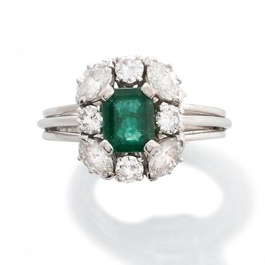 null RING 

in 750-thousandths white gold adorned with an emerald cut emerald of...