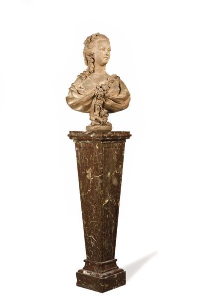 null GAIN in red marble from Flanders moulded, it rests on a quadrangular base Louis...