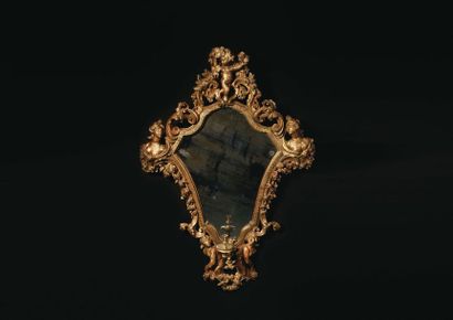 null PAIR OF IMPOSANT MIRRORS of an animated form in gilded wood richly carved with...