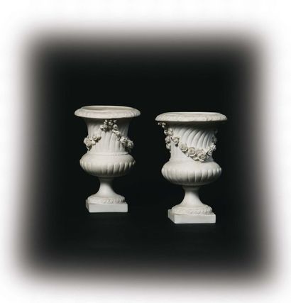 null RUDOLSTADT Pair of small Medici vases in biscuit with gadroons and garlands...