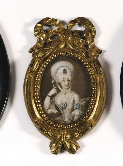 null FRENCH SCHOOL OF THE EIGHTEENTH CENTURY. "Elegante with fan" Oval miniature...