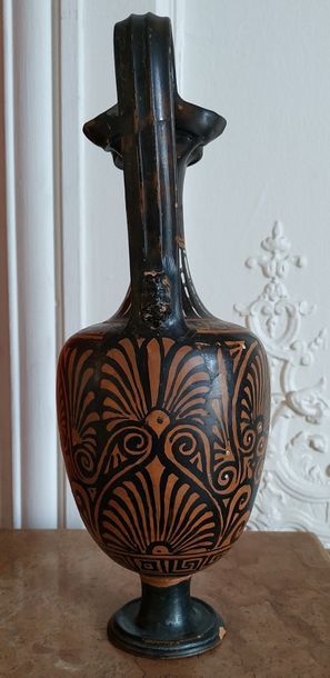 null OENOCHOE with pinched nose. Black glazed terracotta with red figures, creamy...