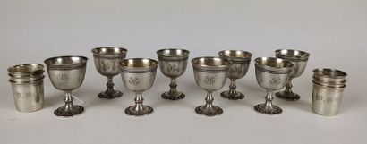 null EIGHTEEN silver shells carved with initials. 6 silver LIQUEUR GOBELETS are attached....