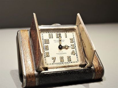 null MAISON DUNHILL ET TAVANNES. “La Captive”, vers 1920. Rare petite montre de poche...