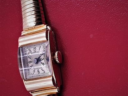 null Montre de dame vers 1950 Elegante petite montre bracelet de dame en or jaune...