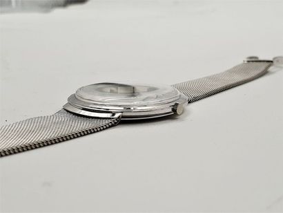 null PIAGET "Extra plate" vers 1960. Elegante montre bracelet en or blanc 18k, boitier...