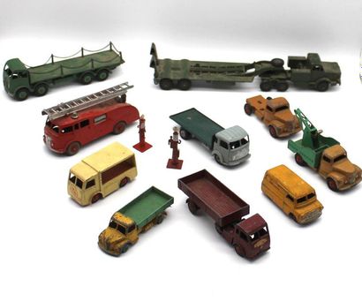 null Dinky Toys - Véhicules utilitaires

Miniatures à l'échelle 1/43 ème. Vendues...