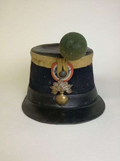 null Shako d’infanterie modèle 1874. Fut recouvert de drap bleu. Galon, soutache...