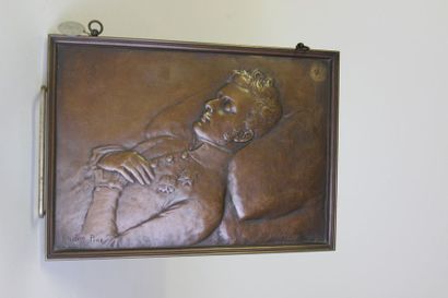 null « Le Duc de Reichstadt sur son lit de mort ». Plaque en bas relief en bronze....