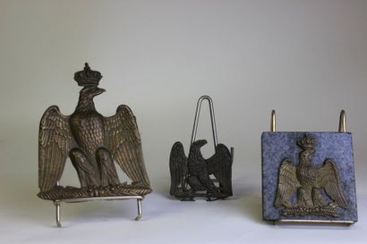 null Trois motifs à l’Aigle impériale, en bronze, dont un monté sur un presse papier...