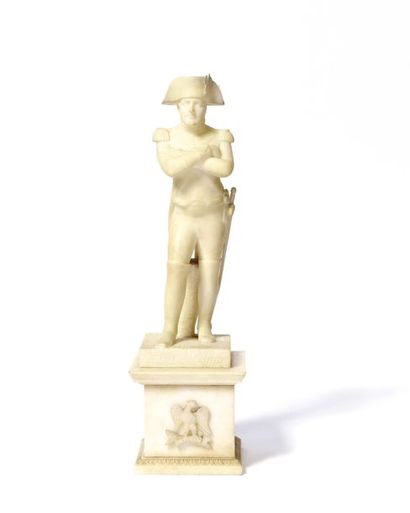null L’Empereur Napoléon Ier en pied. Statuette en pierre (restaurations). Présentée...