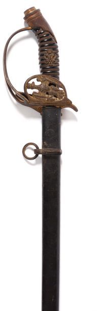 null Deux sabres allemands : a) officier d’infanterie 1889. b) d’officier des sapeurs...