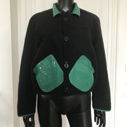 null MAISON ULLENS Veste courte reversible en vernis vert doublé laine noir, poches...