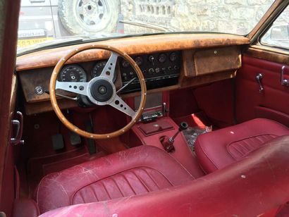 1961 La première berline à carrosserie monocoque de Jaguar est née en 1955 avec le...