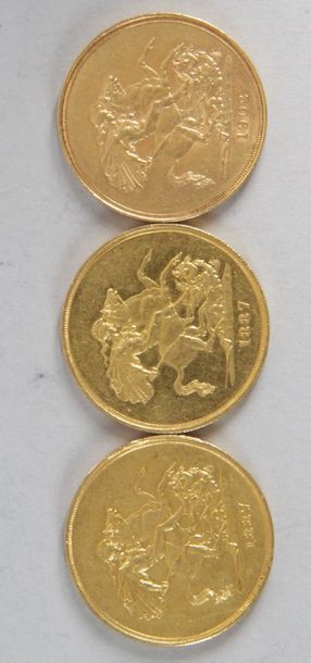null Trois pièces en or de 5 Lires Britanniques 1902 et deux de 1887 poids: 39,7...