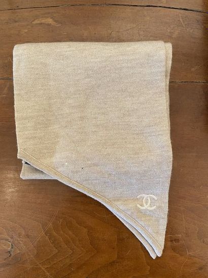 null CHANEL Beige wool scarf. 158 cm (on view) (good condition)