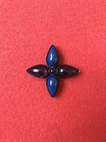 null LOUIS VUITTON Brooch forming a stylized flower, black and blue resin and plum...