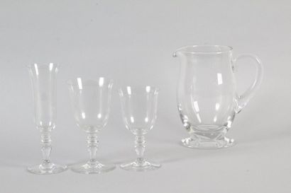 null BACCARAT Service de verres en cristal modèle "Vence" comprenant: 12 verres à...