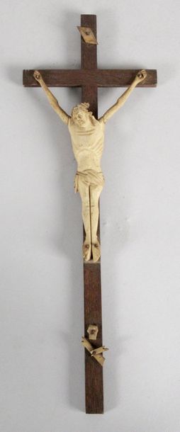 null CRUCIFIX JANSÉNISTE en os d’époque XVIIe-XVIIIe siècle avec titulus, crâne et...