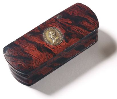 null Rectangular snuffbox made of compressed wood, decorated in a marble style, with...