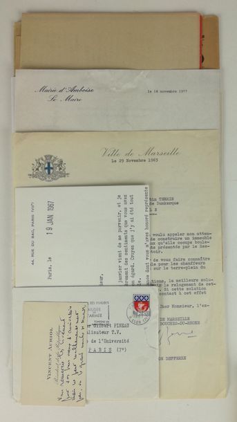 null Période contemporaine. – 12 lettres et pièces. Vincent Auriol (1951), Maurice...