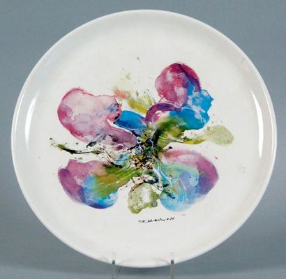 null ZAO-WOU-KI – 1921-2013 ASSIETTE ORCHIDÉE, 1986 Porcelaine. Diamètre : 25 cm