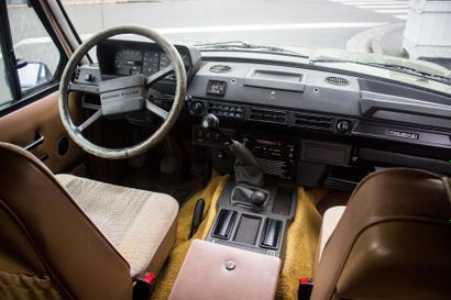 1985RANGE ROVER V8 3.5L 3 PORTES Numéro de série SALLHABV8BA153521

Type RR200

Même...
