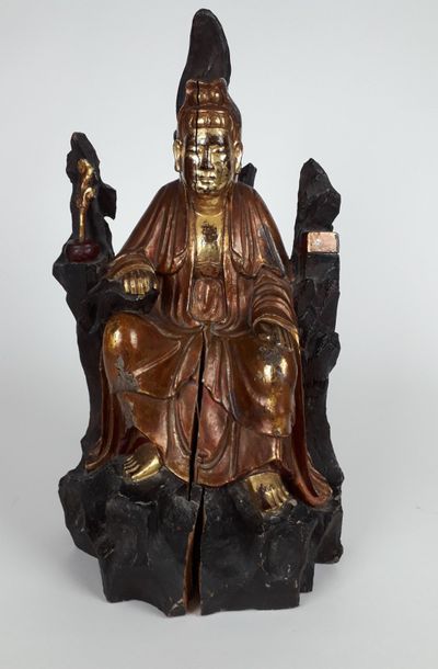 null CHINE Important Bouddha en bois laqué et doré assis dans la montagne. XIXème...
