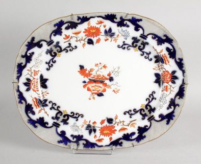 null MINTON, circa 1850 OVAL FLAT in phosphatic porcelain with flower motif, "BB...