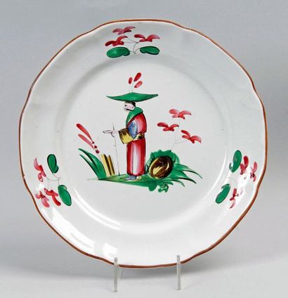 null LES ISLETTES, circa 1800 Earthenware plate with a lobed edge with Chinese decoration...