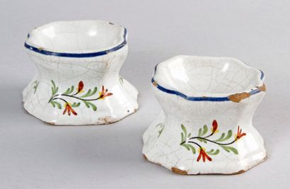 null ROUEN, 18th century PAIR OF SALONS in the shape of earthenware cups with octagonal...