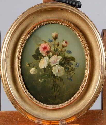 ECOLE FRANCAISE XIX Siècle. Bouquets de fleurs,...